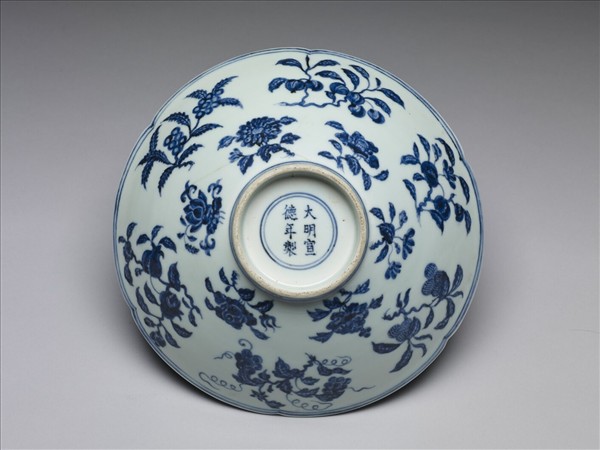 青花花果紋葵口碗