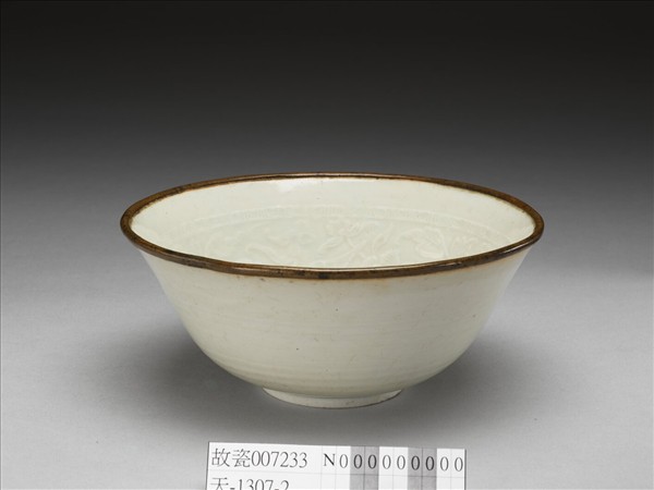 青白瓷印花鳳凰牡丹紋碗