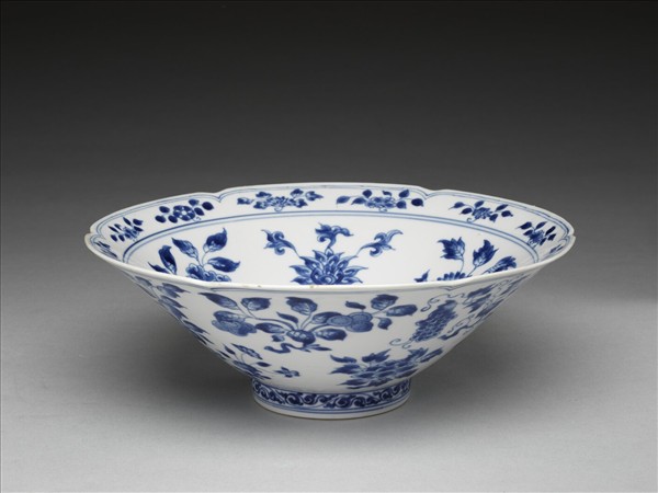 青花花果紋葵口碗