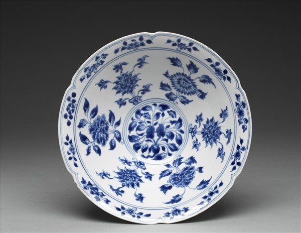 青花花果紋葵口碗