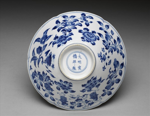 青花花果紋葵口碗