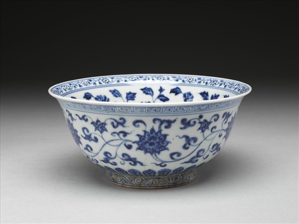青花纏枝花卉紋碗