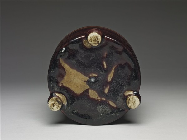 紫紅釉弦紋三足爐