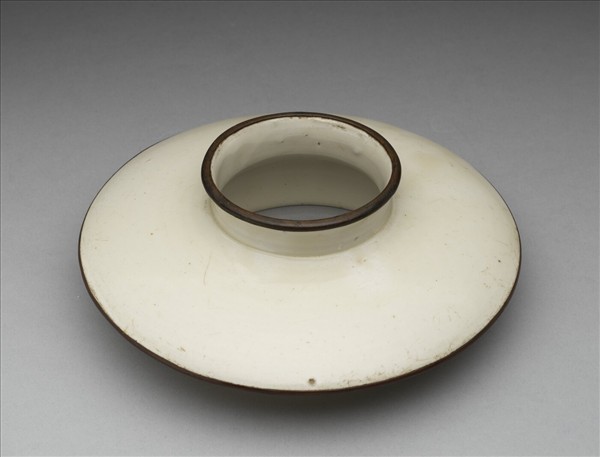 定窯 白瓷劃花回紋盞托