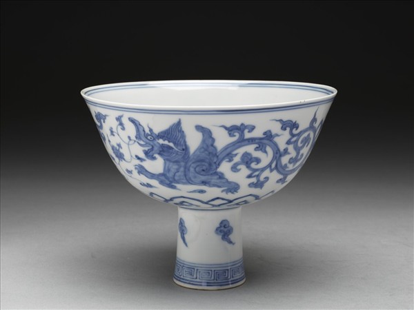 青花夔龍紋高足碗