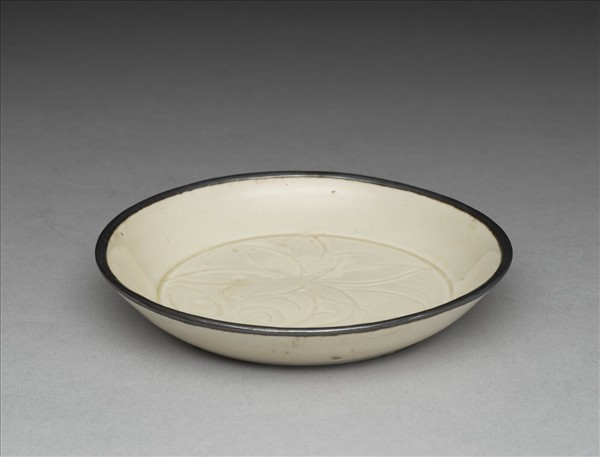定窯 白瓷劃花蓮花紋碟