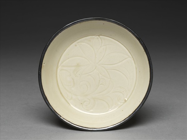 定窯 白瓷劃花蓮花紋碟