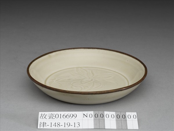 定窯 白瓷劃花蓮花紋碟