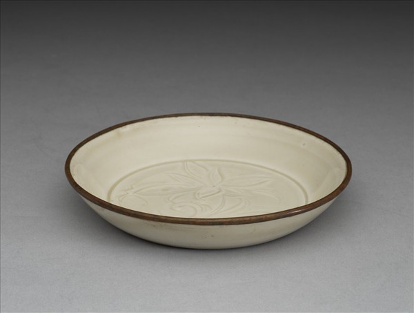 定窯 白瓷劃花蓮花紋碟