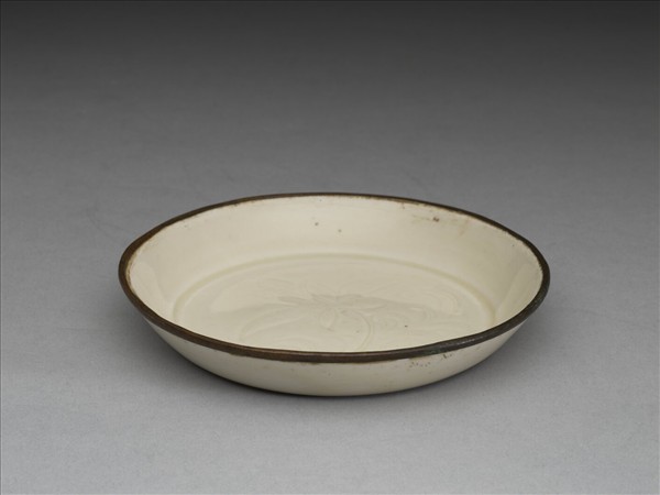 定窯 白瓷劃花蓮花紋碟