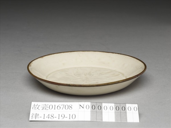 定窯 白瓷劃花蓮花紋碟