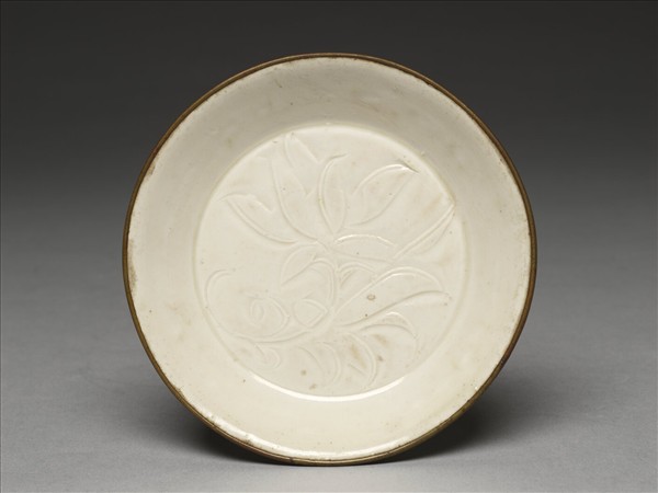 定窯 白瓷劃花蓮花紋碟
