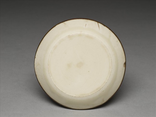 定窯 白瓷劃花蓮花紋碟