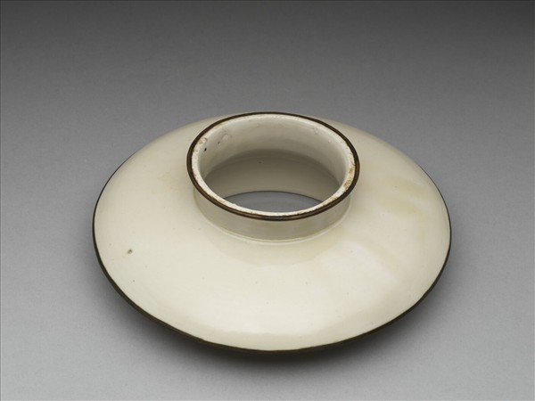定窯 白瓷劃花回紋盞托