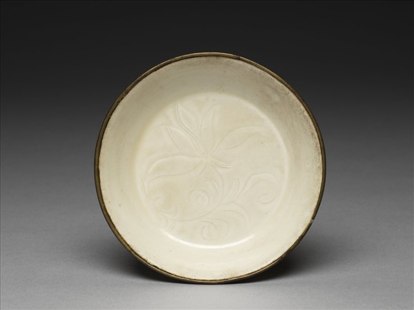定窯 白瓷劃花蓮花紋碟