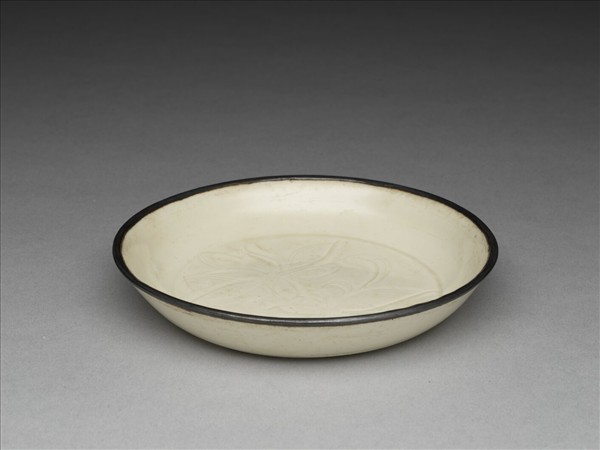 定窯 白瓷劃花蓮花紋碟