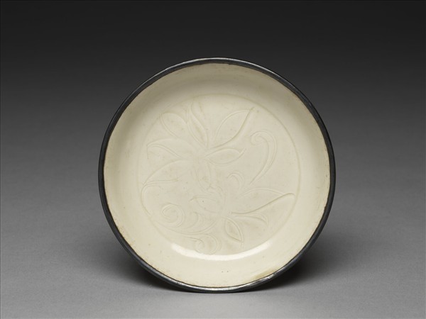 定窯 白瓷劃花蓮花紋碟
