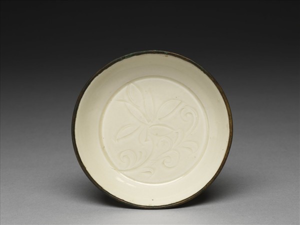 定窯 白瓷劃花蓮花紋碟