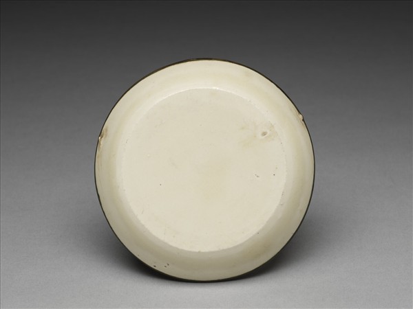 定窯 白瓷劃花蓮花紋碟