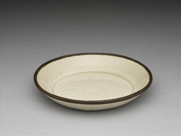 定窯 白瓷劃花蓮花紋碟