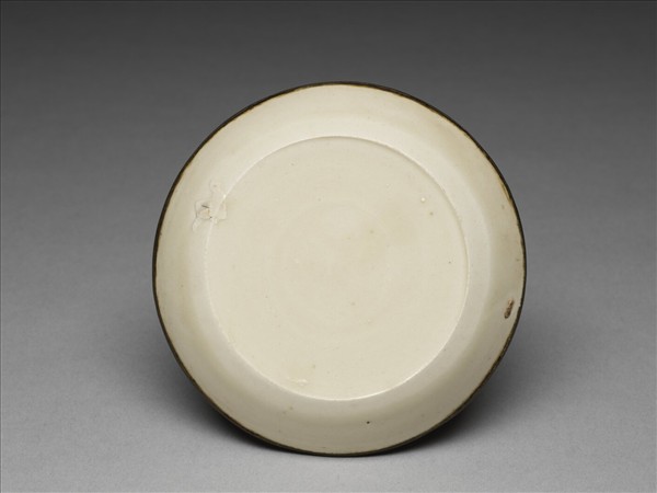 定窯 白瓷劃花蓮花紋碟