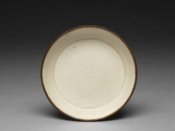 定窯 白瓷劃花蓮花紋碟