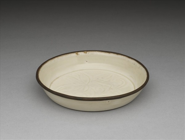 定窯 白瓷劃花蓮花紋碟