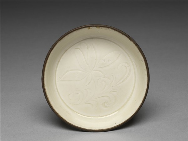 定窯 白瓷劃花蓮花紋碟
