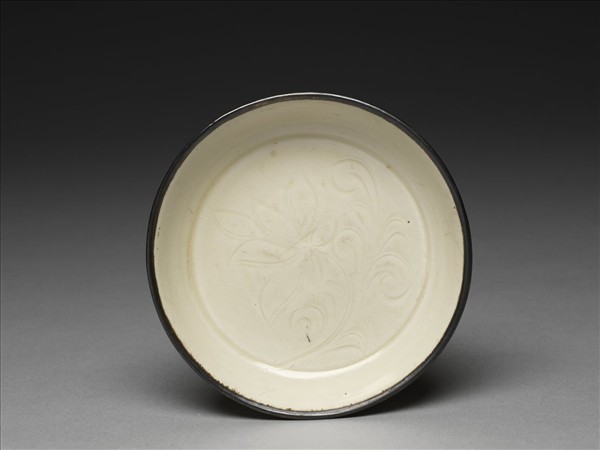 定窯 白瓷劃花蓮花紋碟