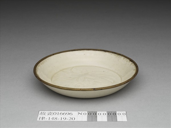 定窯 白瓷劃花蓮花紋碟