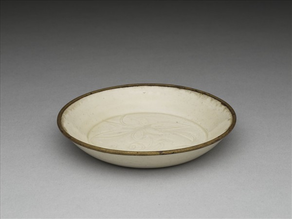 定窯 白瓷劃花蓮花紋碟