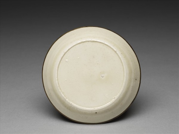 定窯 白瓷劃花蓮花紋碟