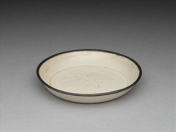 定窯 白瓷劃花蓮花紋碟