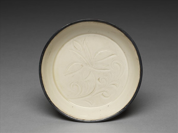 定窯 白瓷劃花蓮花紋碟