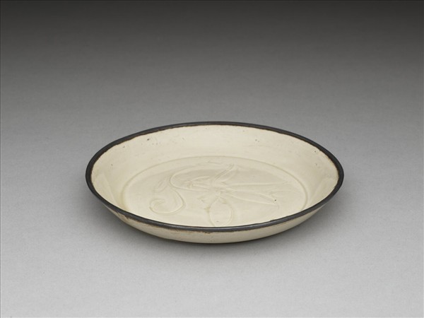 定窯 白瓷劃花蓮花紋碟