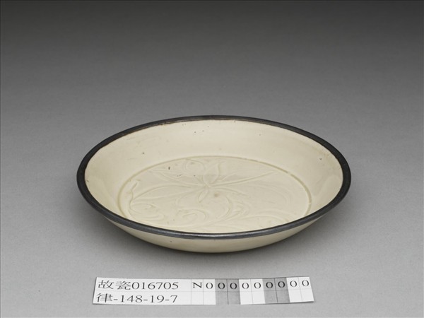 定窯 白瓷劃花蓮花紋碟