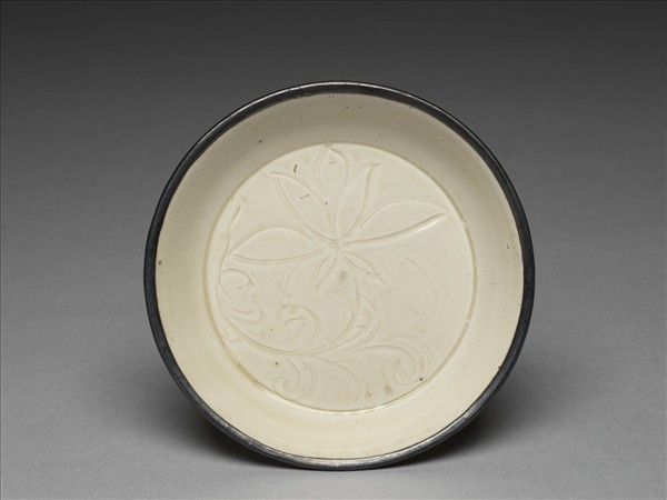 定窯 白瓷劃花蓮花紋碟
