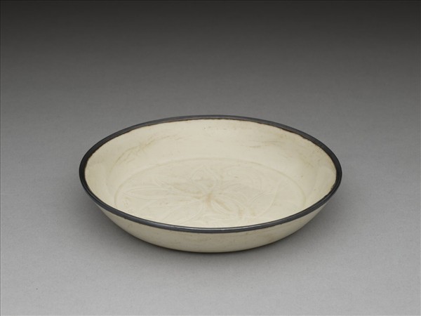 定窯 白瓷劃花蓮花紋碟