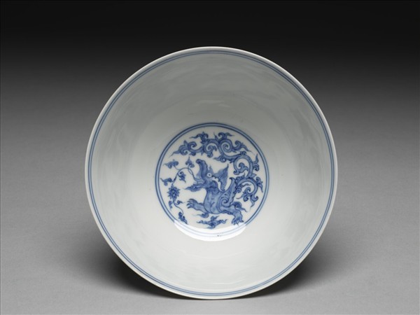 青花夔龍紋高足碗