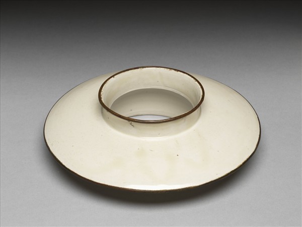 定窯 白瓷劃花回紋盞托