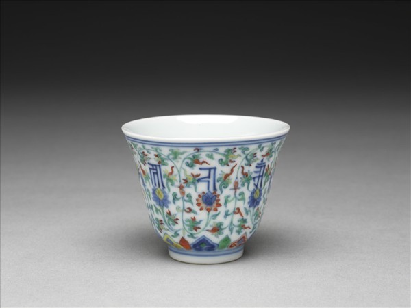 鬥彩蓮花梵文杯