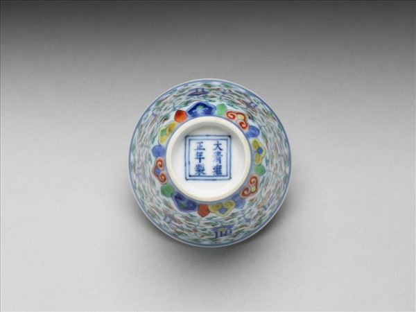 鬥彩蓮花梵文杯