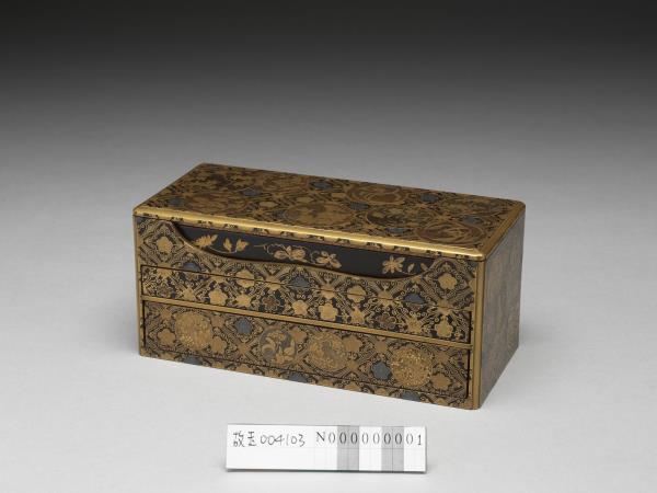 錦地團花蒔繪四屜盒