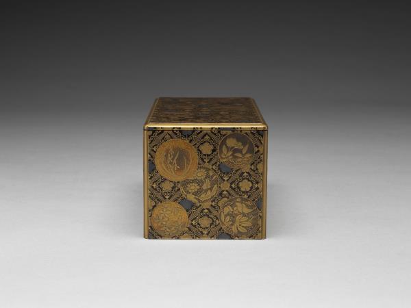 錦地團花蒔繪四屜盒