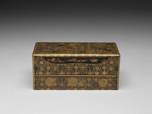 錦地團花蒔繪四屜盒