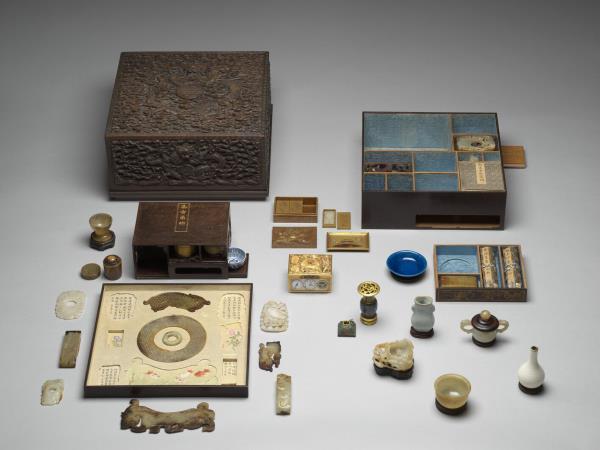 紫檀雕蟠龍方盒百什件