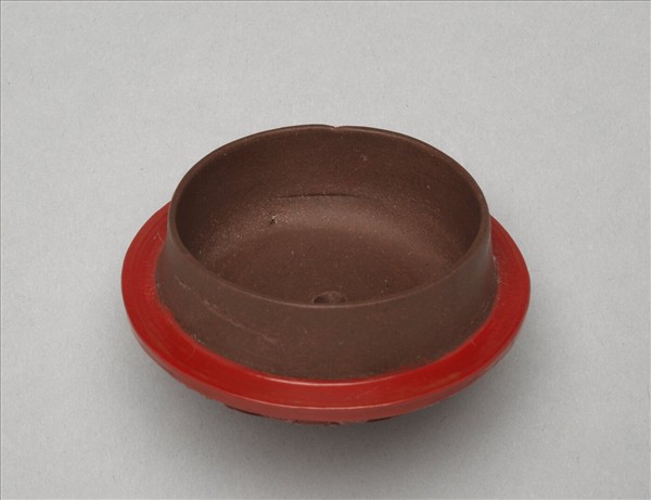 紫砂雕漆雜寶紋壺