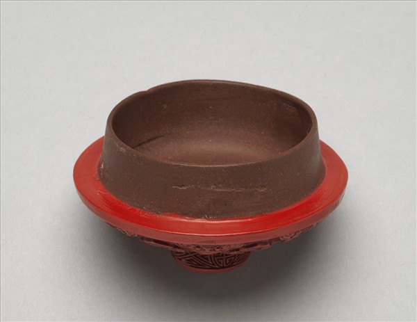 紫砂雕漆雜寶紋壺