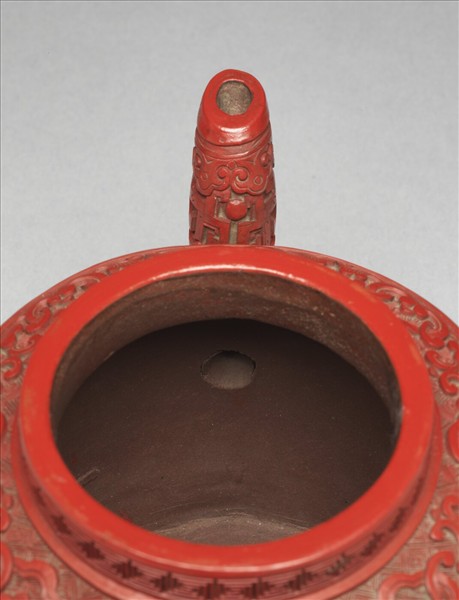 紫砂雕漆雜寶紋壺