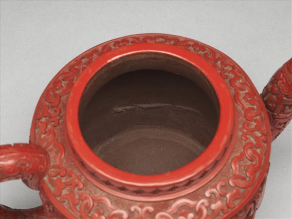 紫砂雕漆雜寶紋壺